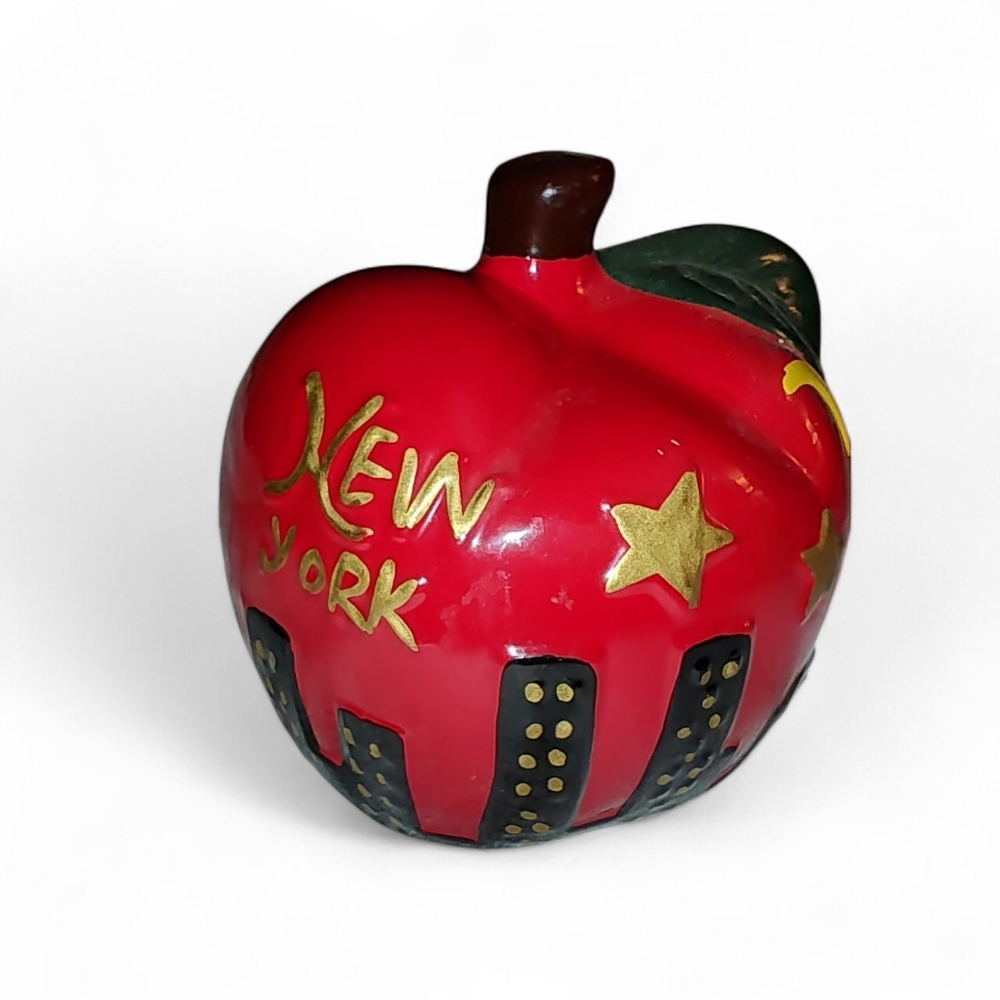 Vintage New York Skyline Twin Towers Red "Big Apple" Piggy/Coin Bank.